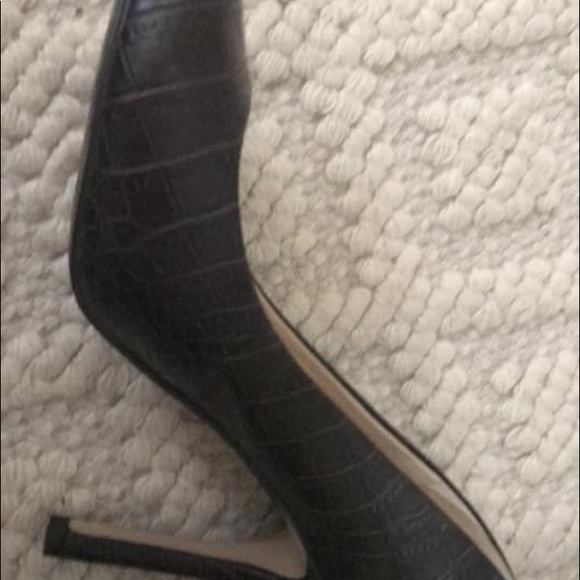 Guess brown high heel shoes. - Picture 3 of 5